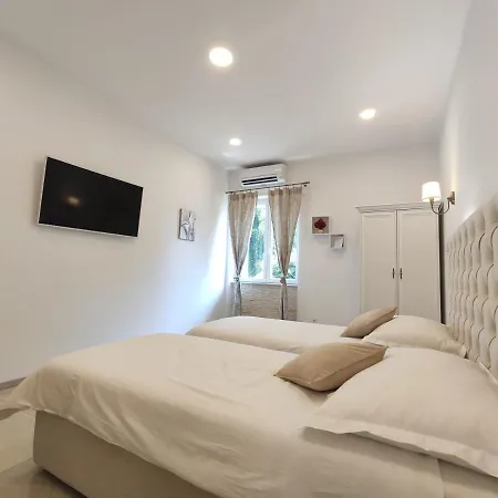 Summer Breeze Luxury 3* Split